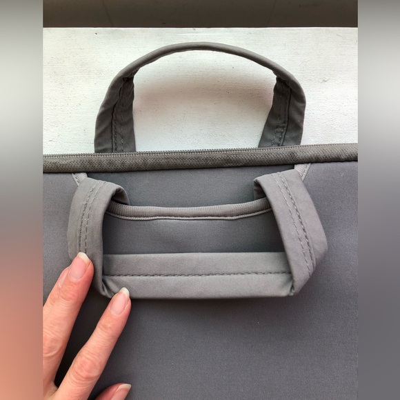 Cushioned laptop carrier - minimalist plain gray - 15” wide, 11” tall, 1” thick - Picture 6 of 9